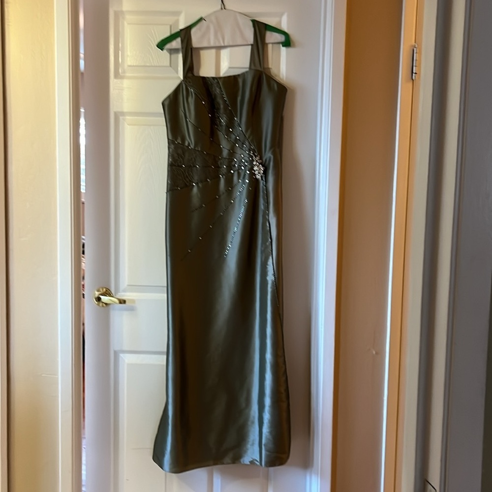 Dress - Picture 2 of 3